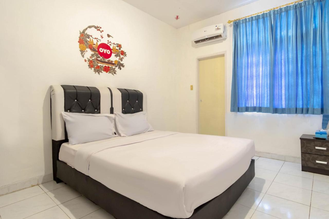 Отель Oyo Living 2843 Raz House Syariah Медан Экстерьер фото