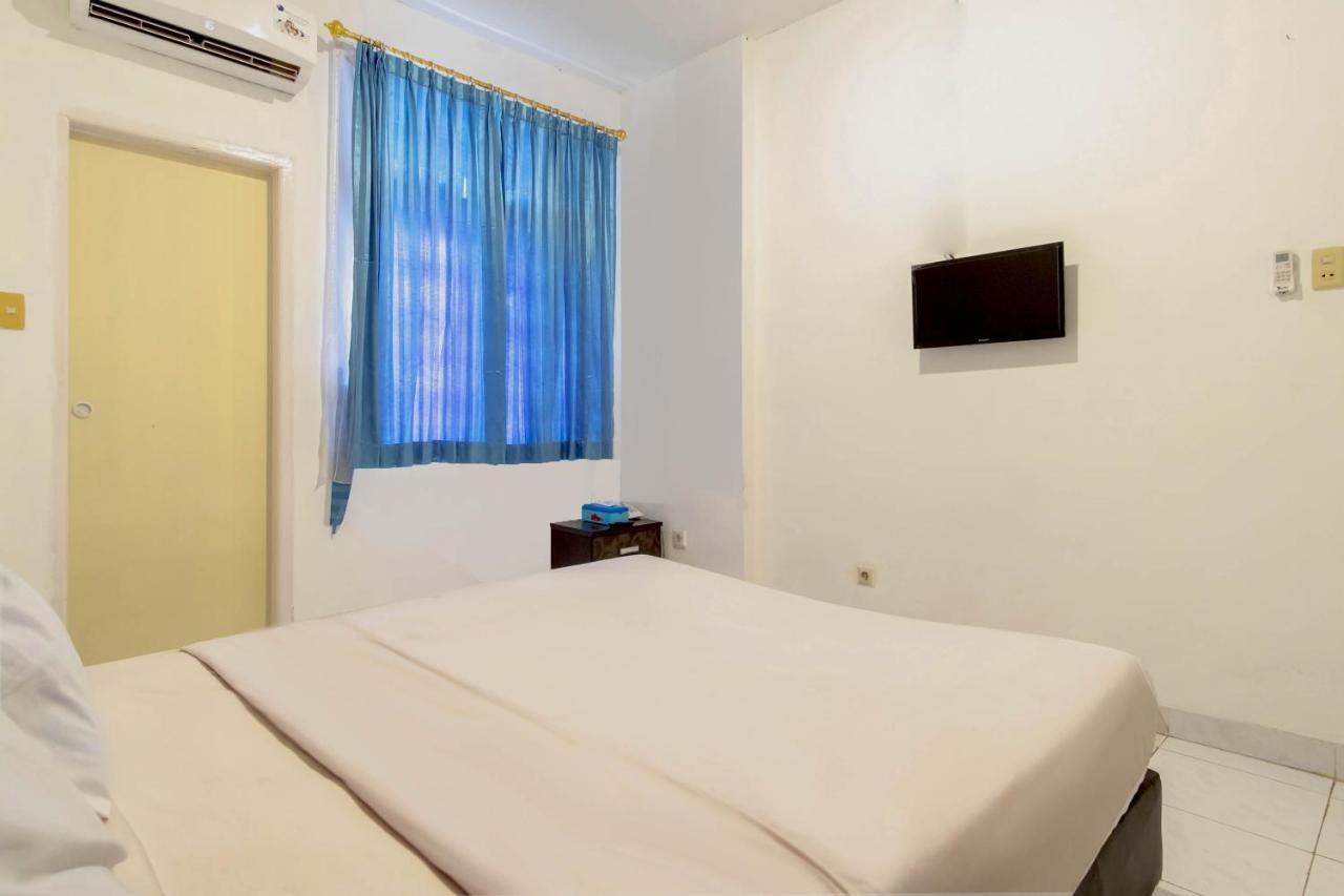 Отель Oyo Living 2843 Raz House Syariah Медан Экстерьер фото