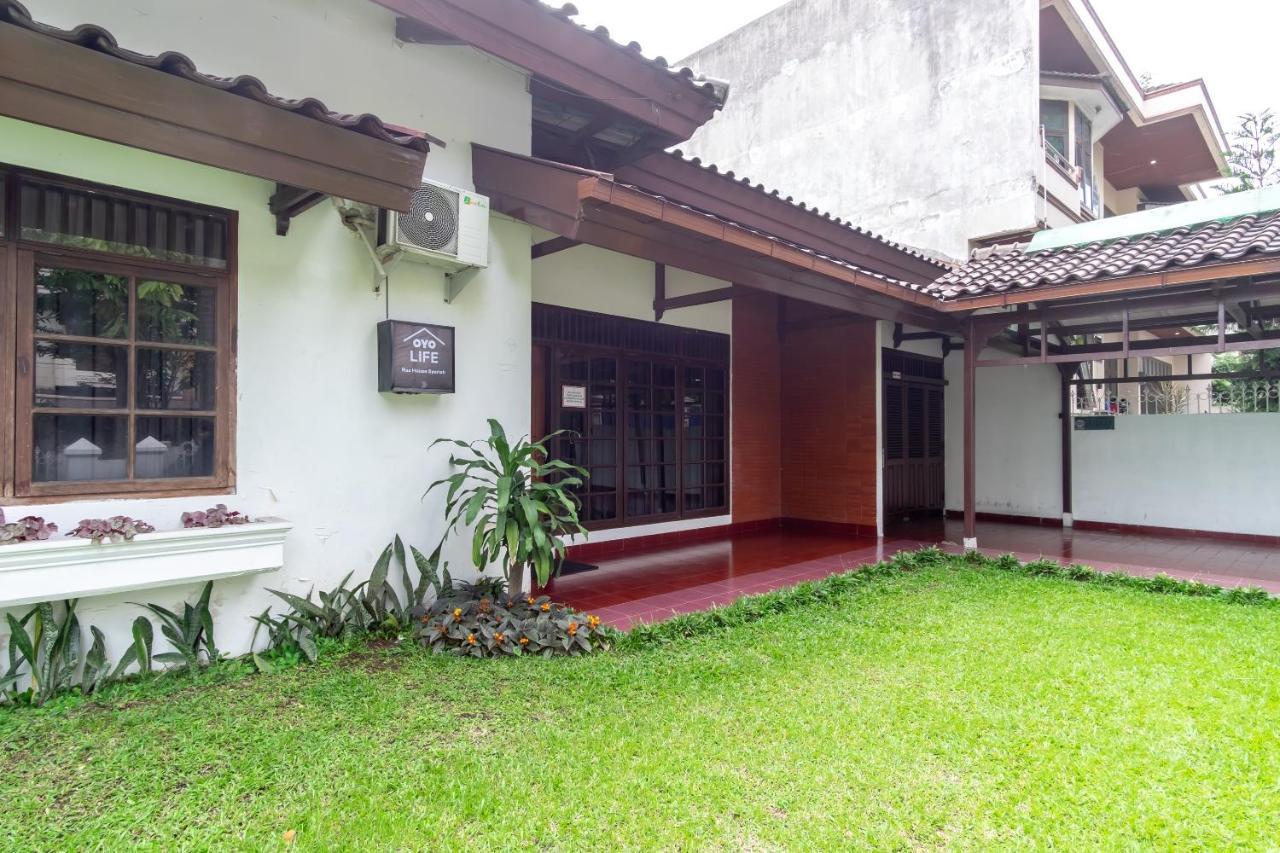 Отель Oyo Living 2843 Raz House Syariah Медан Экстерьер фото